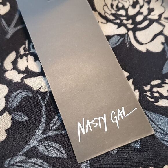 NWT Nasty Gal Black & Tan Floral Button Up Blouse - Picture 5 of 6